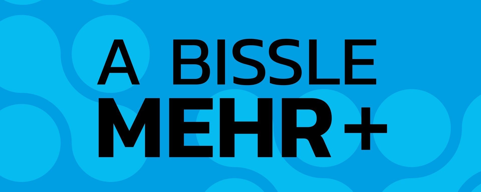 Grafik mit blauem Hintergrund und dem Schriftzug „A BISSLE MEHR+“.